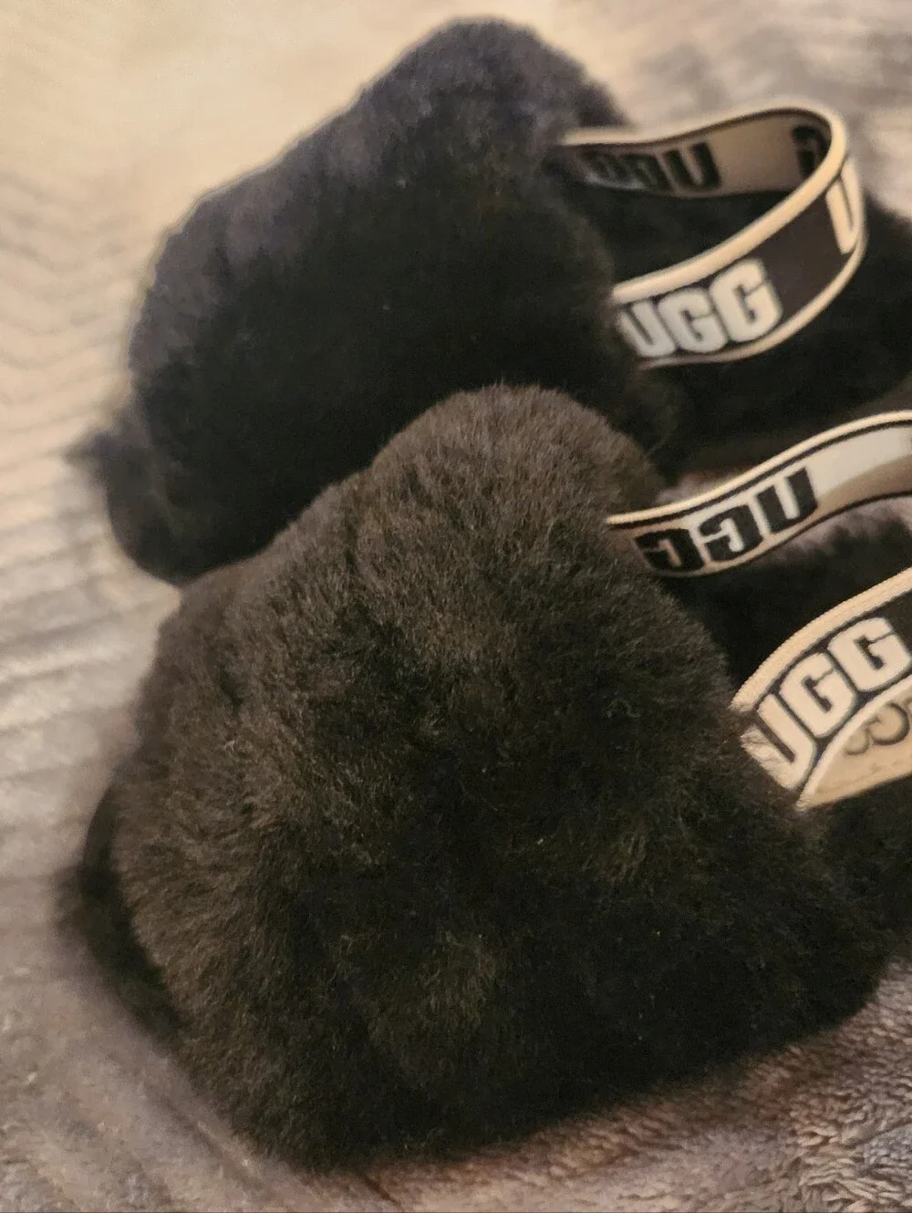 UGG Kids Black Fluffy Slide Sandals with Branded Elastic Heel Strap, Size 8